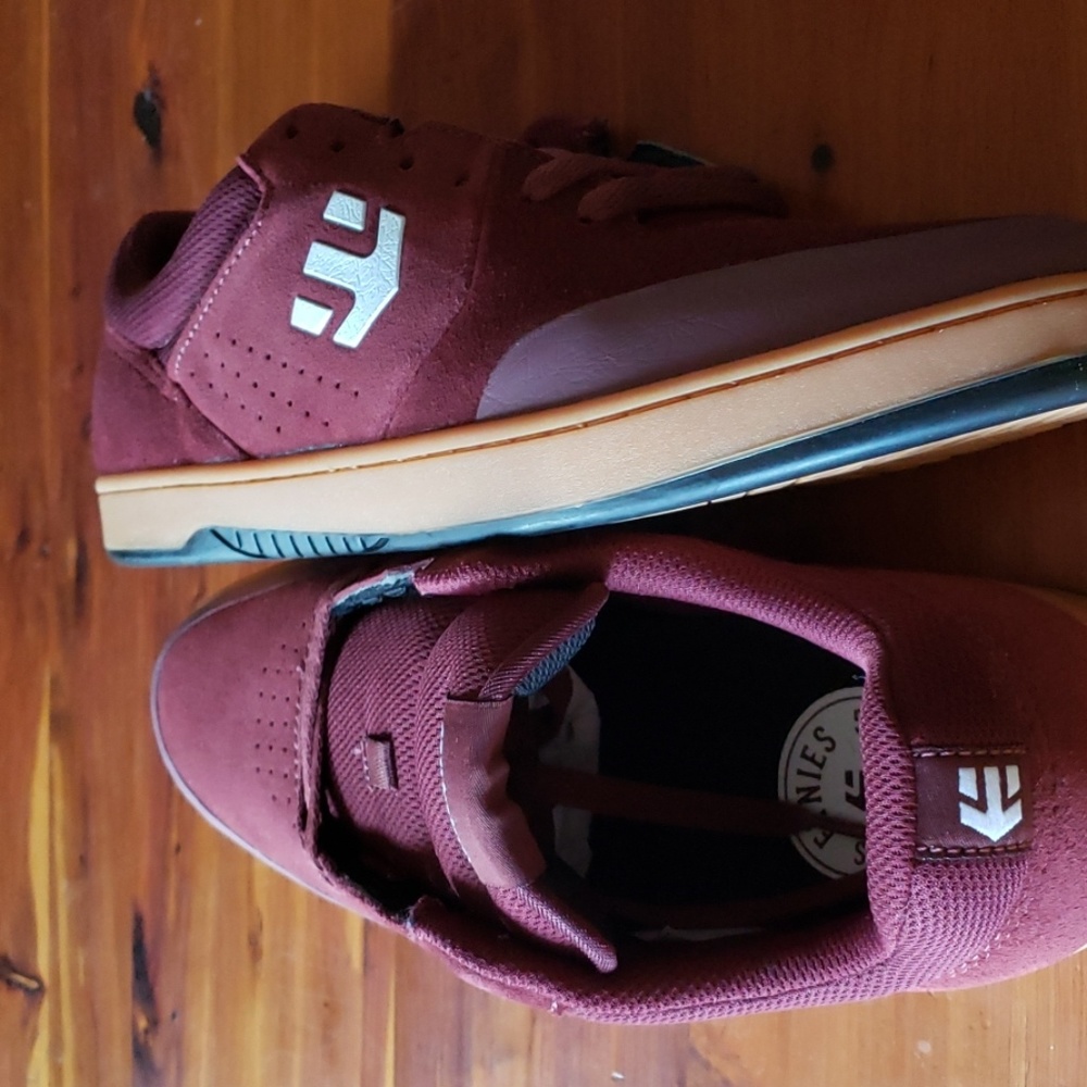 New in Box - Etnies Marana Burgundy/Tan/White 9.5